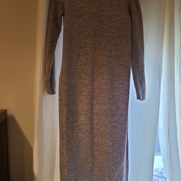 Cynthia Rowley sweater, side slit - Picture 2 of 3
